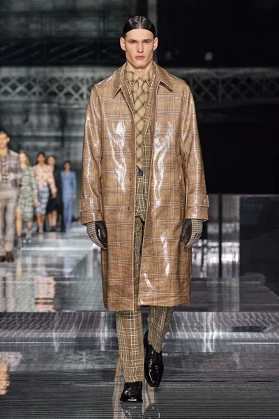 Look 18